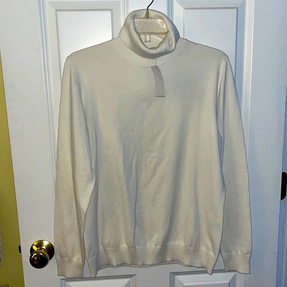 NWOT! Women’s Lands End White Turtleneck. Size Medium